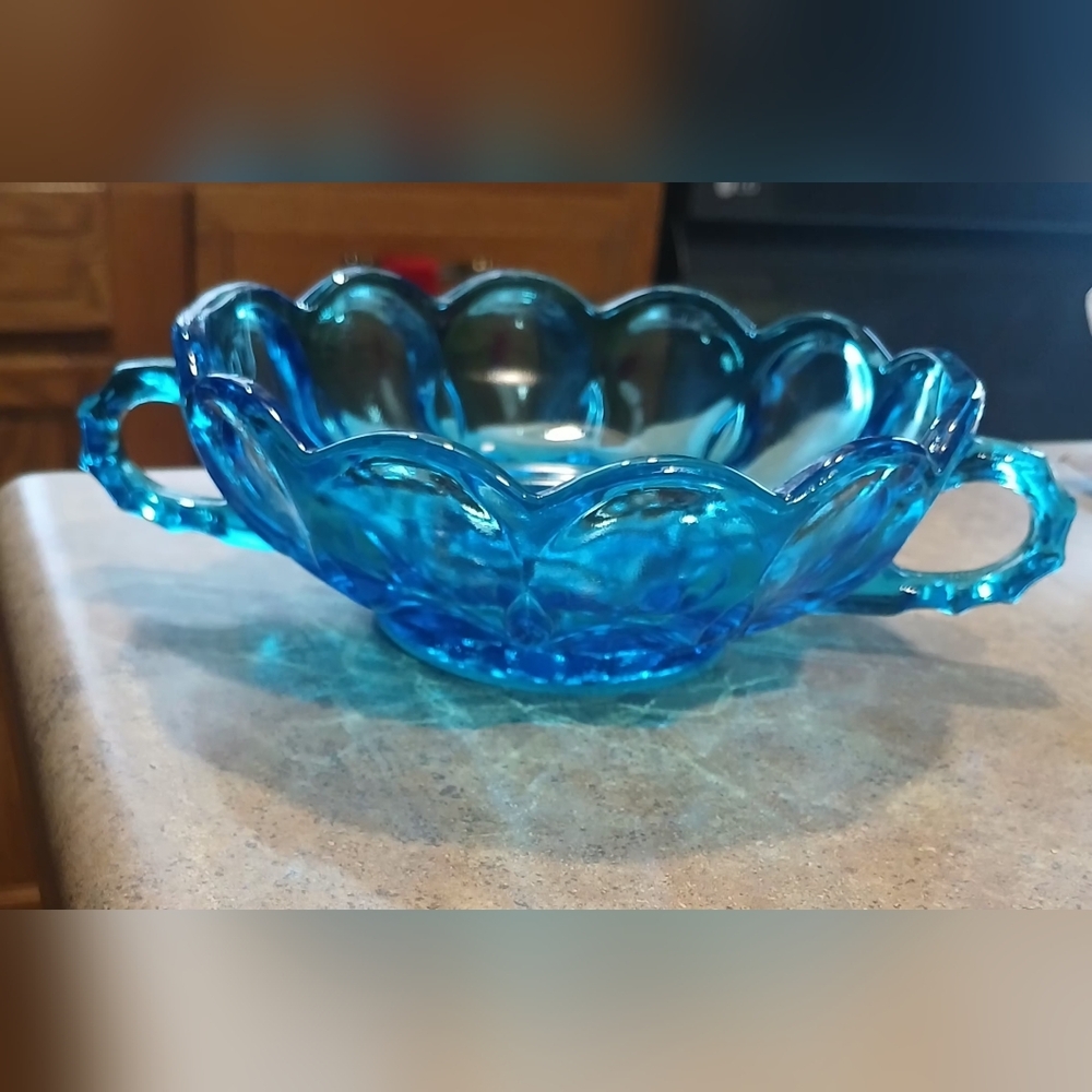 📍LAST CHANCE📍Laser Blue Glass Bowl With Handles